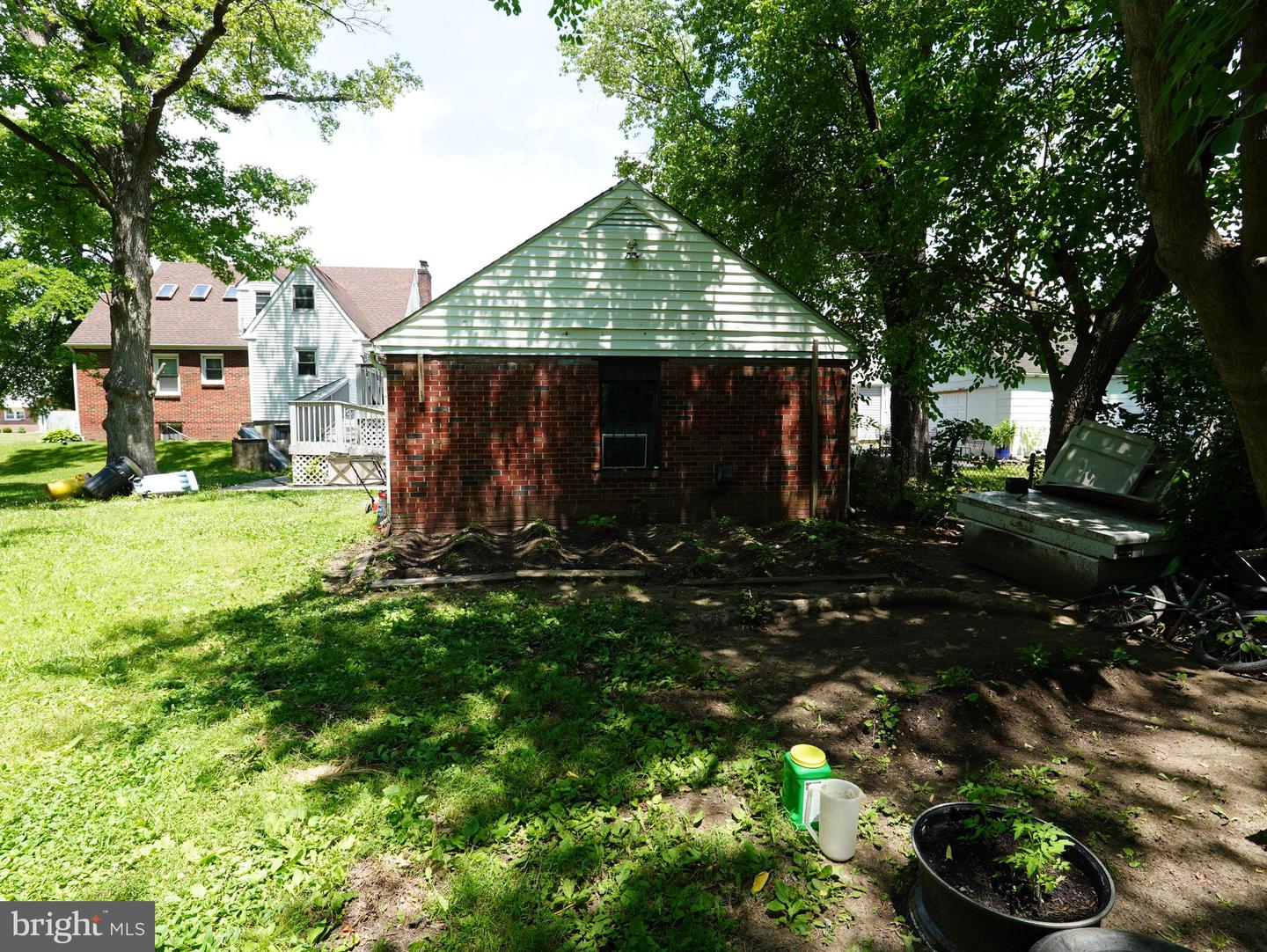 425 Yale Ave Property Photo 6