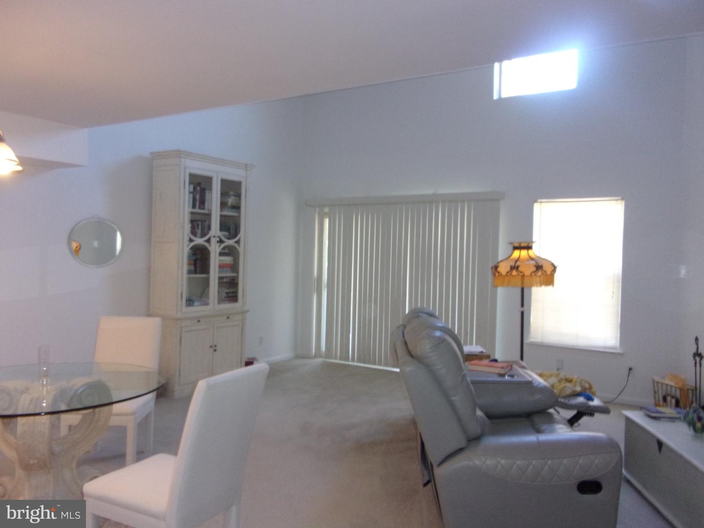 4038 Main St Property Photo 6