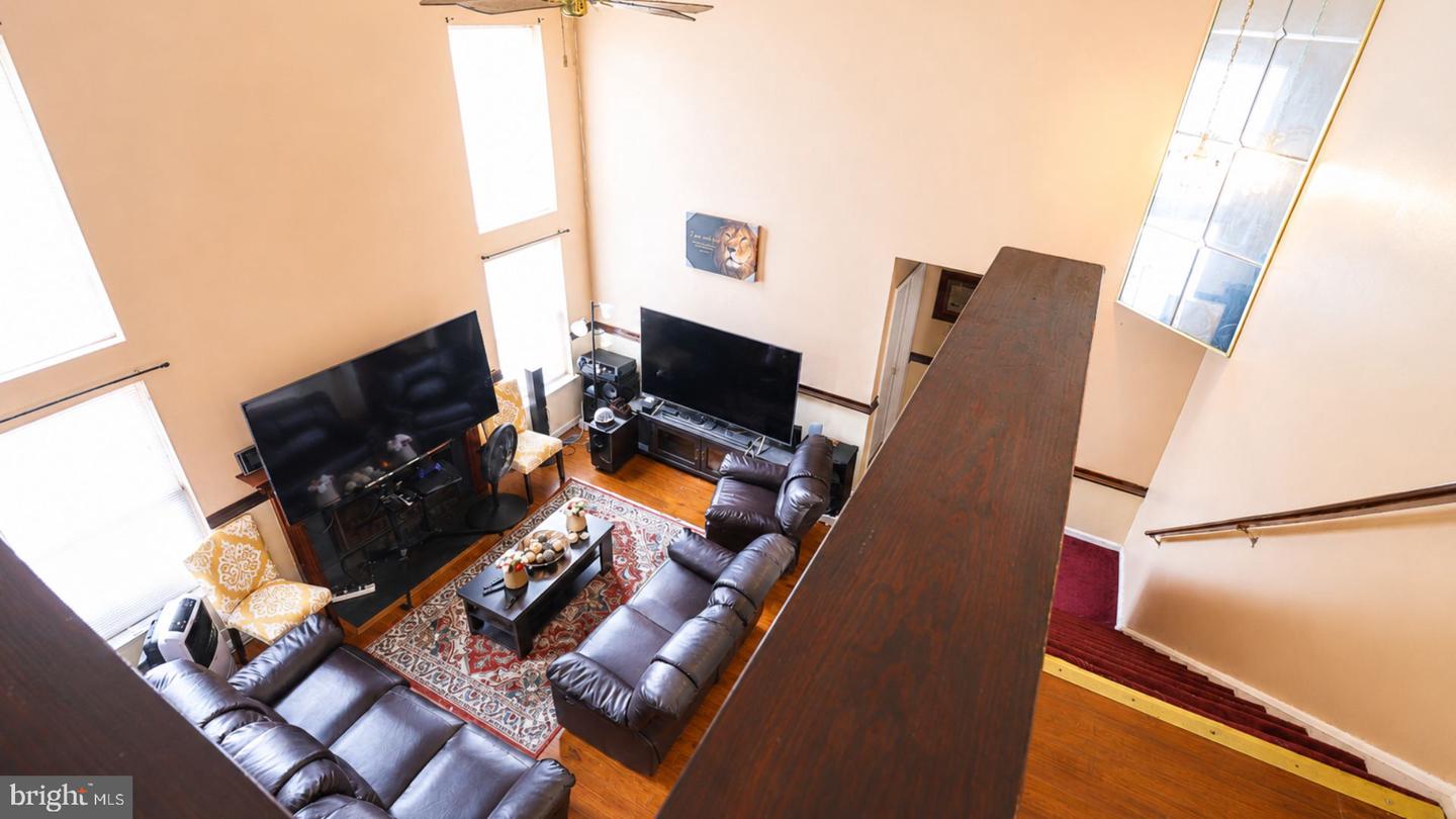 216 Franklin Ave Property Photo 3