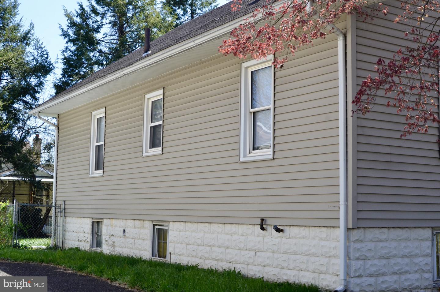 220 Linden Property Photo 27