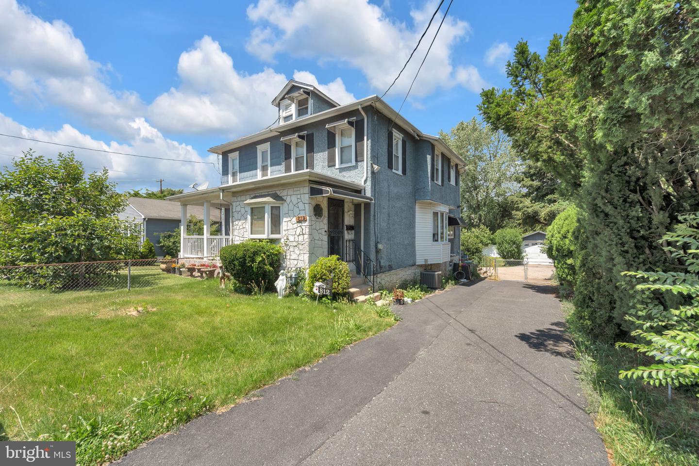 812 ENGARD AVE