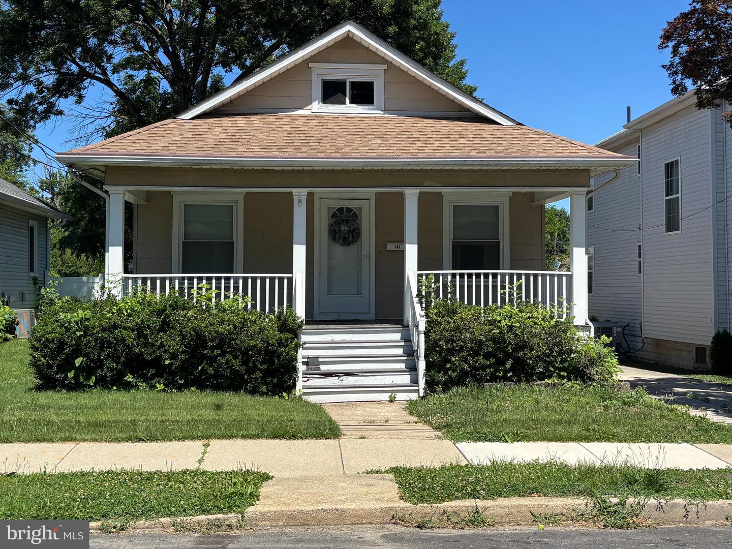 147 E Pine St Property Photo 1