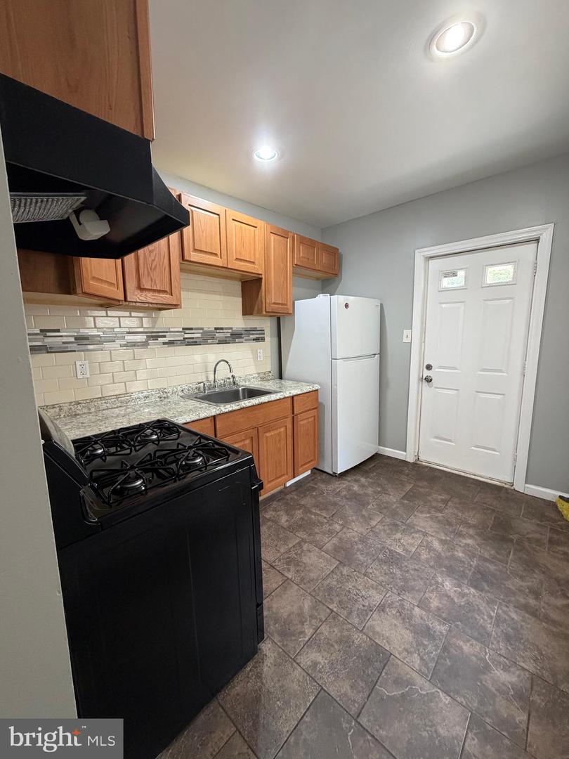 227 Cedar Ave Property Photo 8