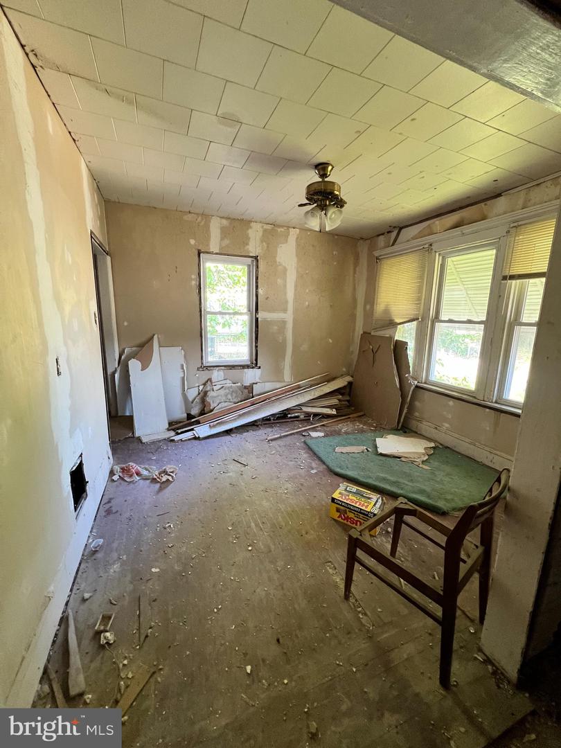 219 Warwick Rd Property Photo 2