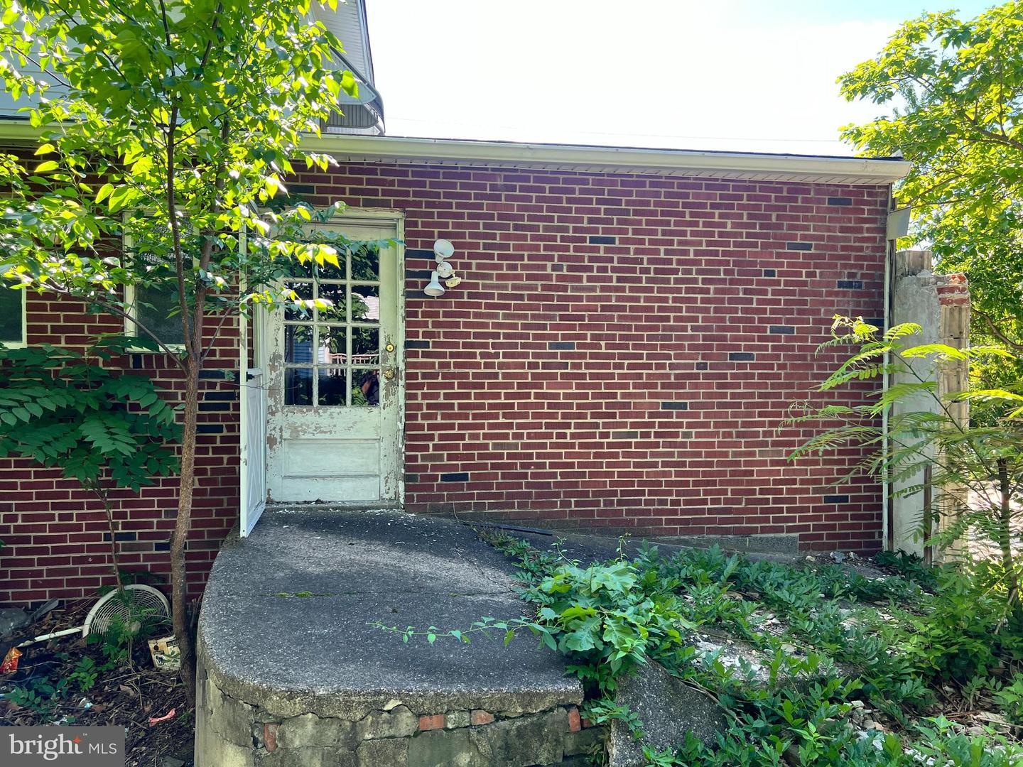 219 Warwick Rd Property Photo 3