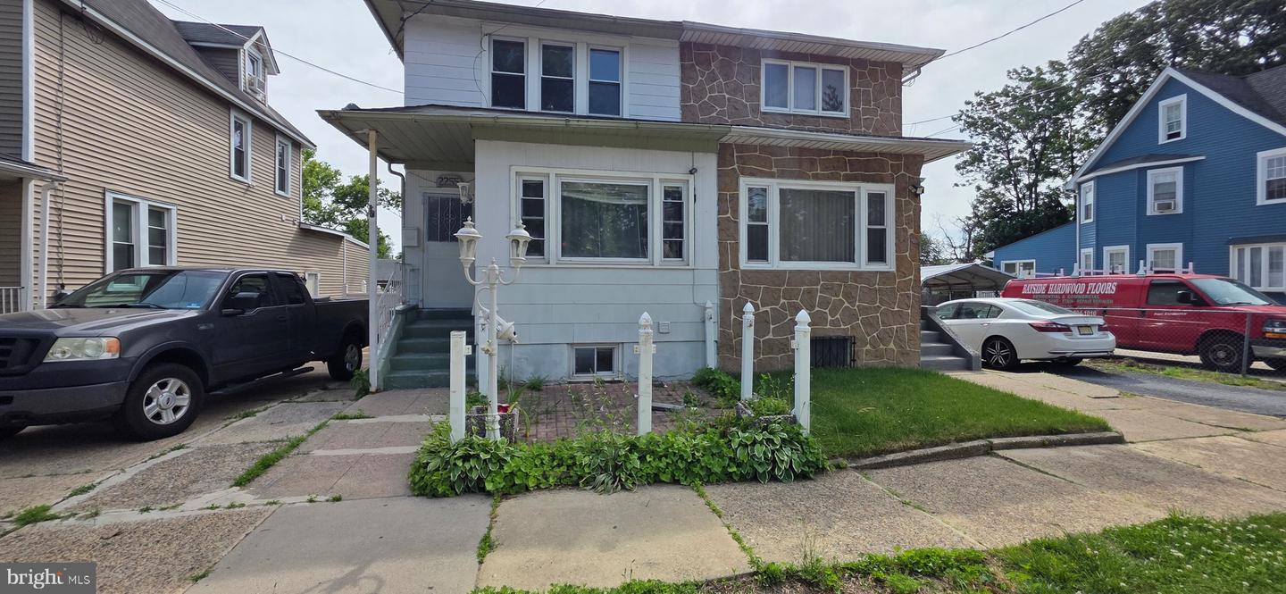 2255 41ST ST Property Photo 1