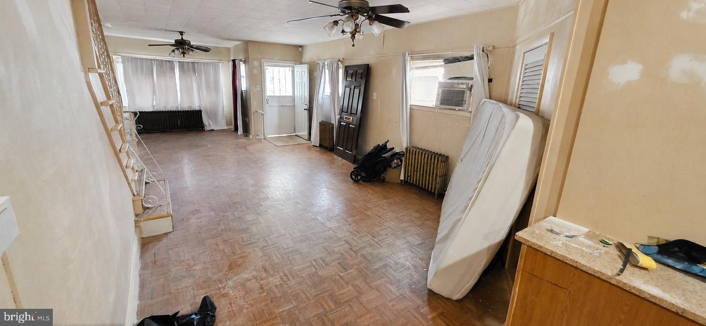 2255 41st St Property Photo 8
