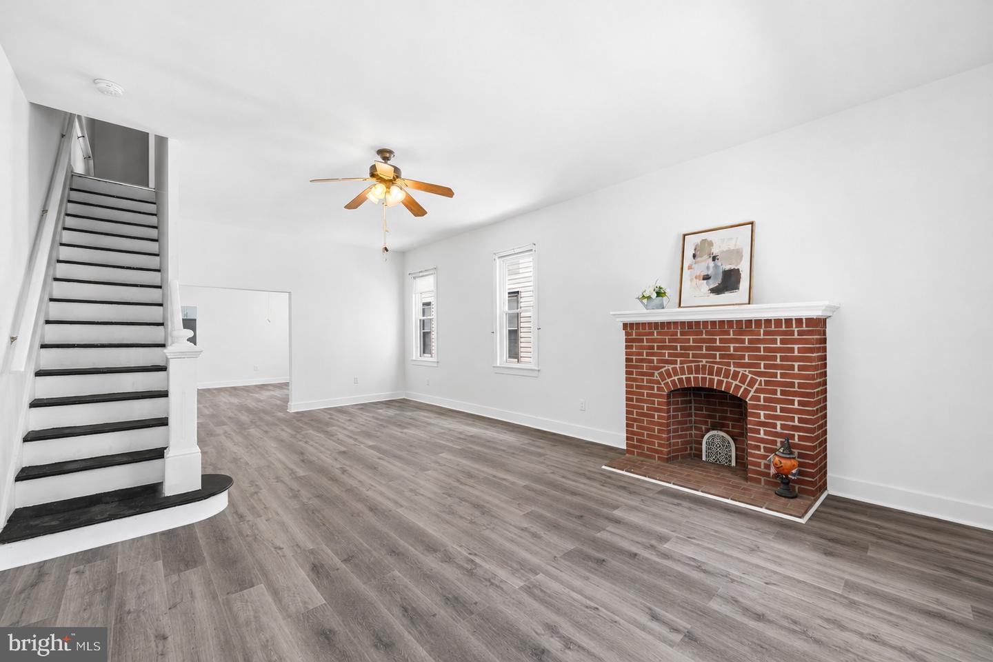 330 Somerset St Property Photo 1