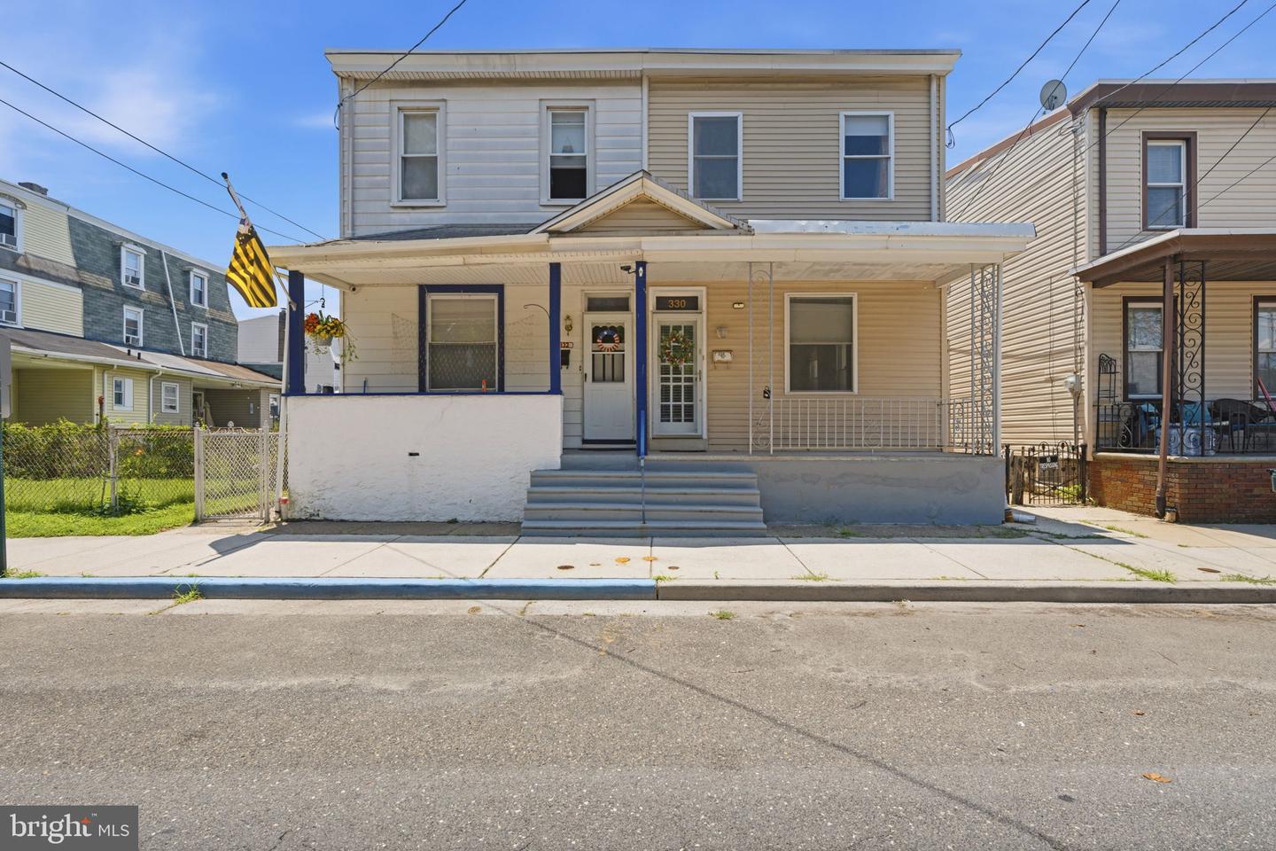 330 Somerset St Property Photo 2