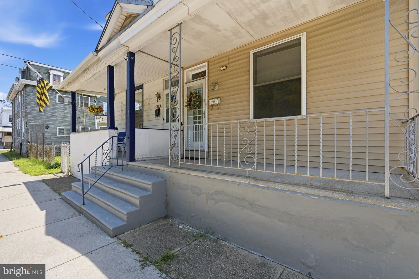 330 Somerset St Property Photo 4