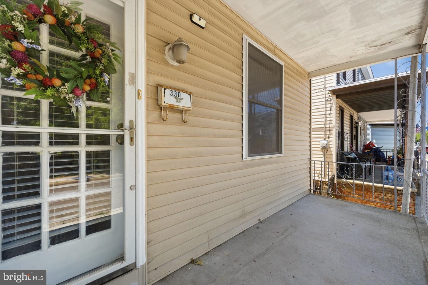 330 Somerset St Property Photo 5