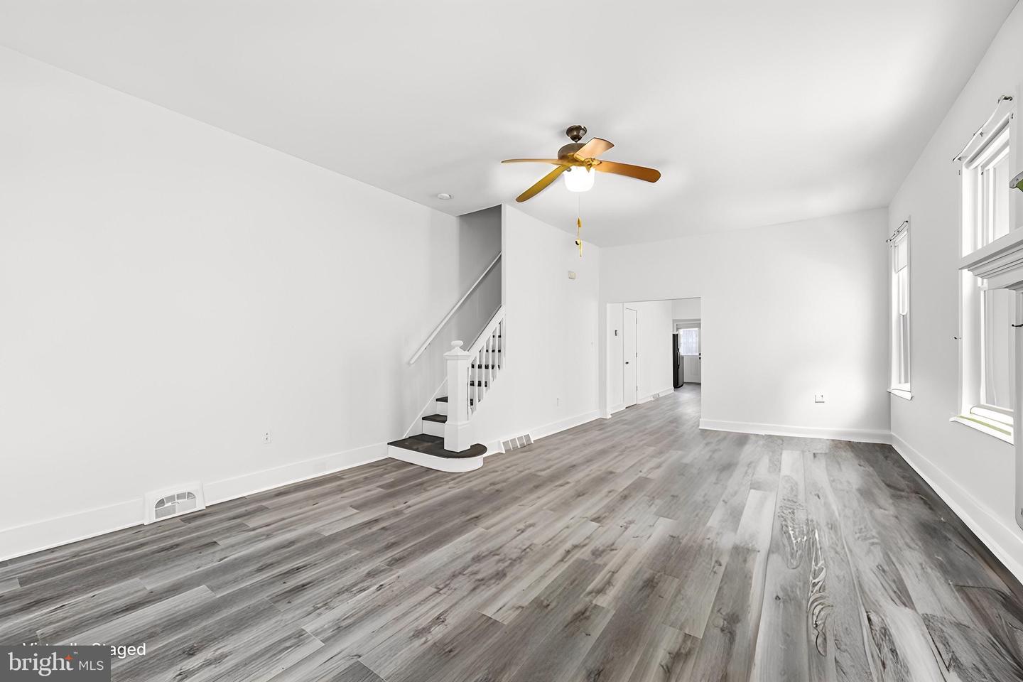 330 Somerset St Property Photo 8