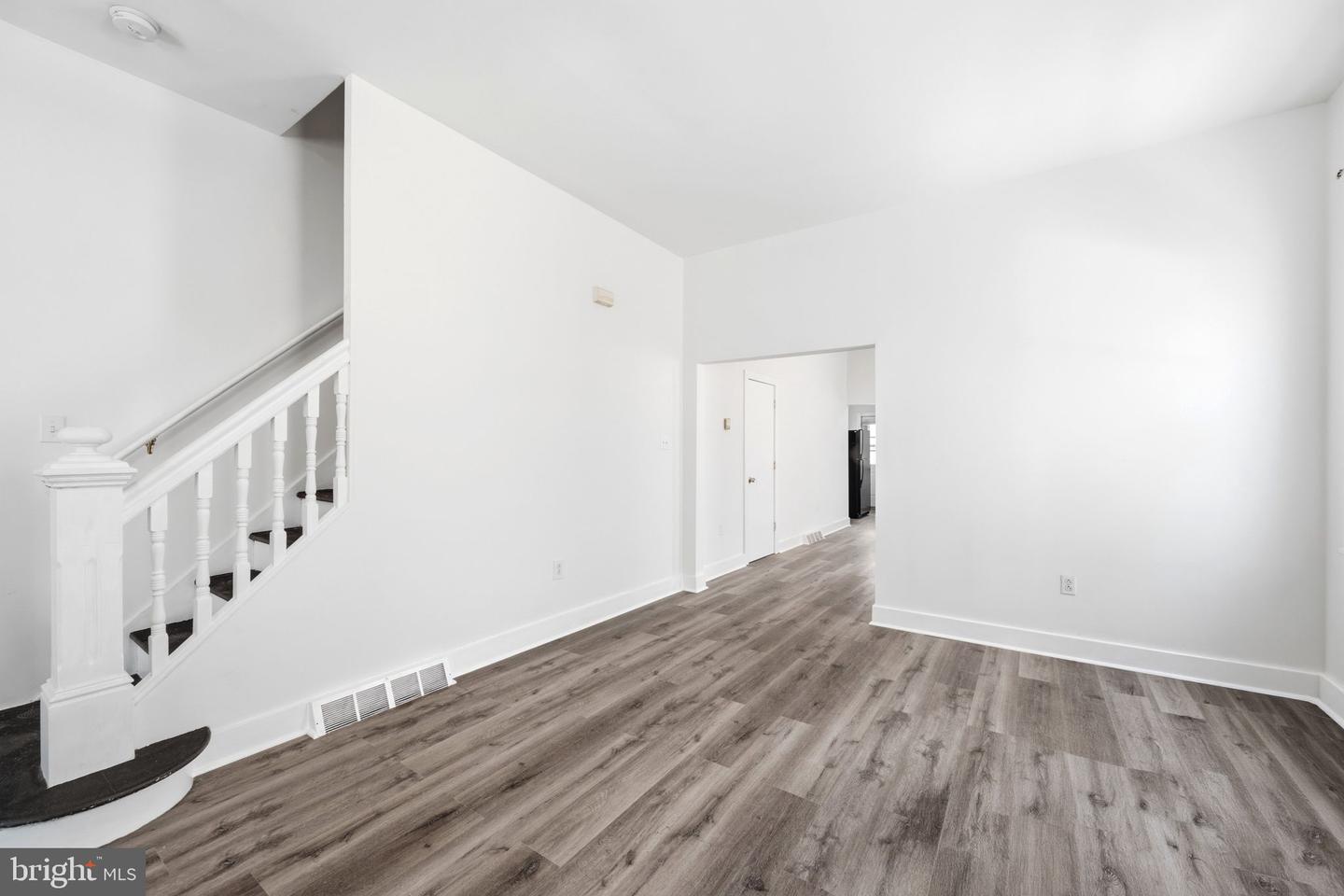 330 Somerset St Property Photo 10