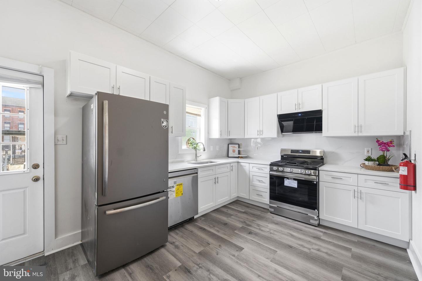 330 Somerset St Property Photo 13