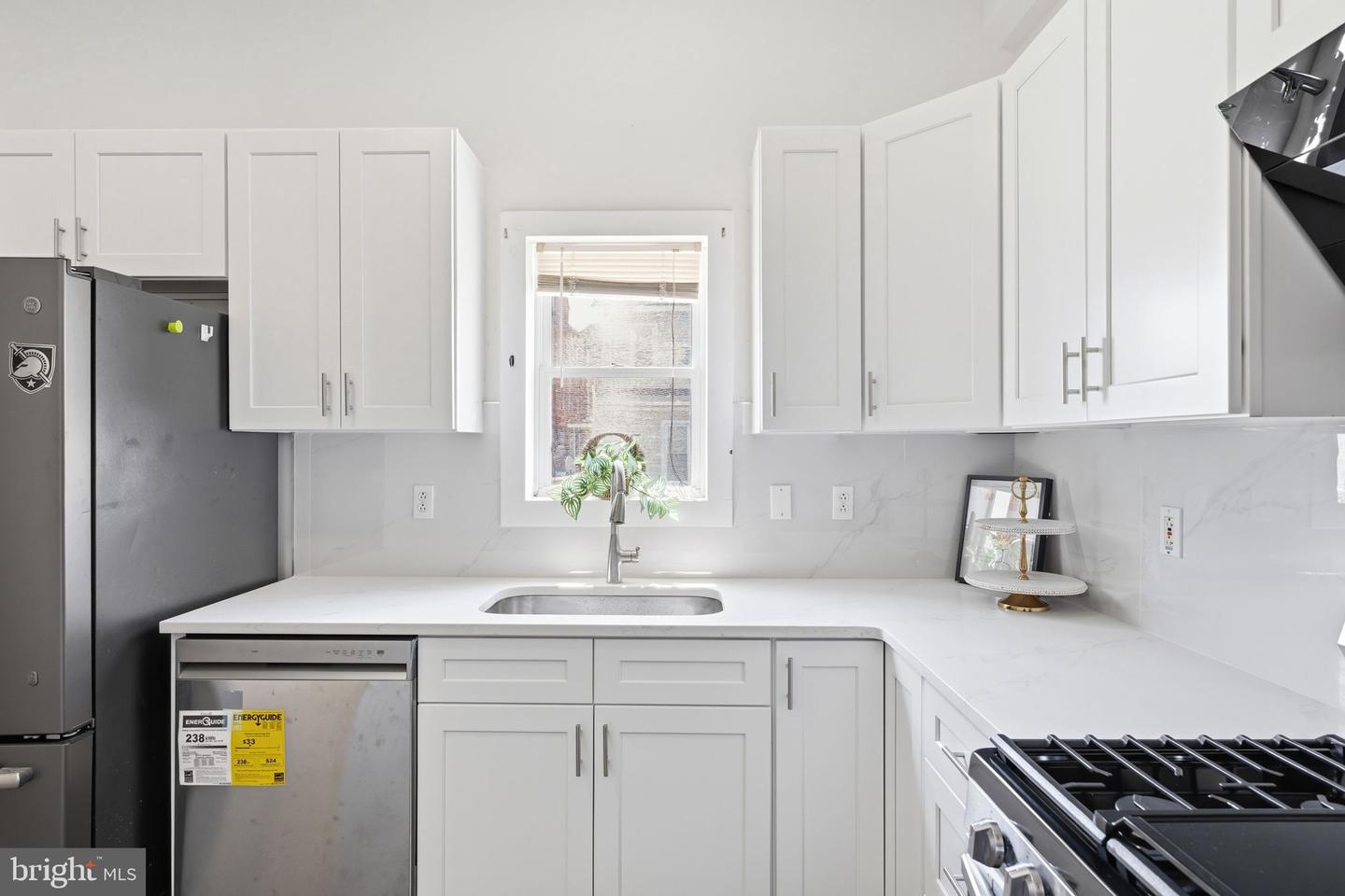 330 Somerset St Property Photo 15