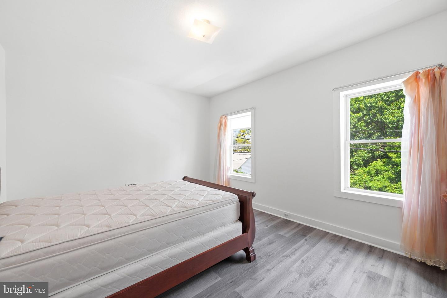 330 Somerset St Property Photo 18
