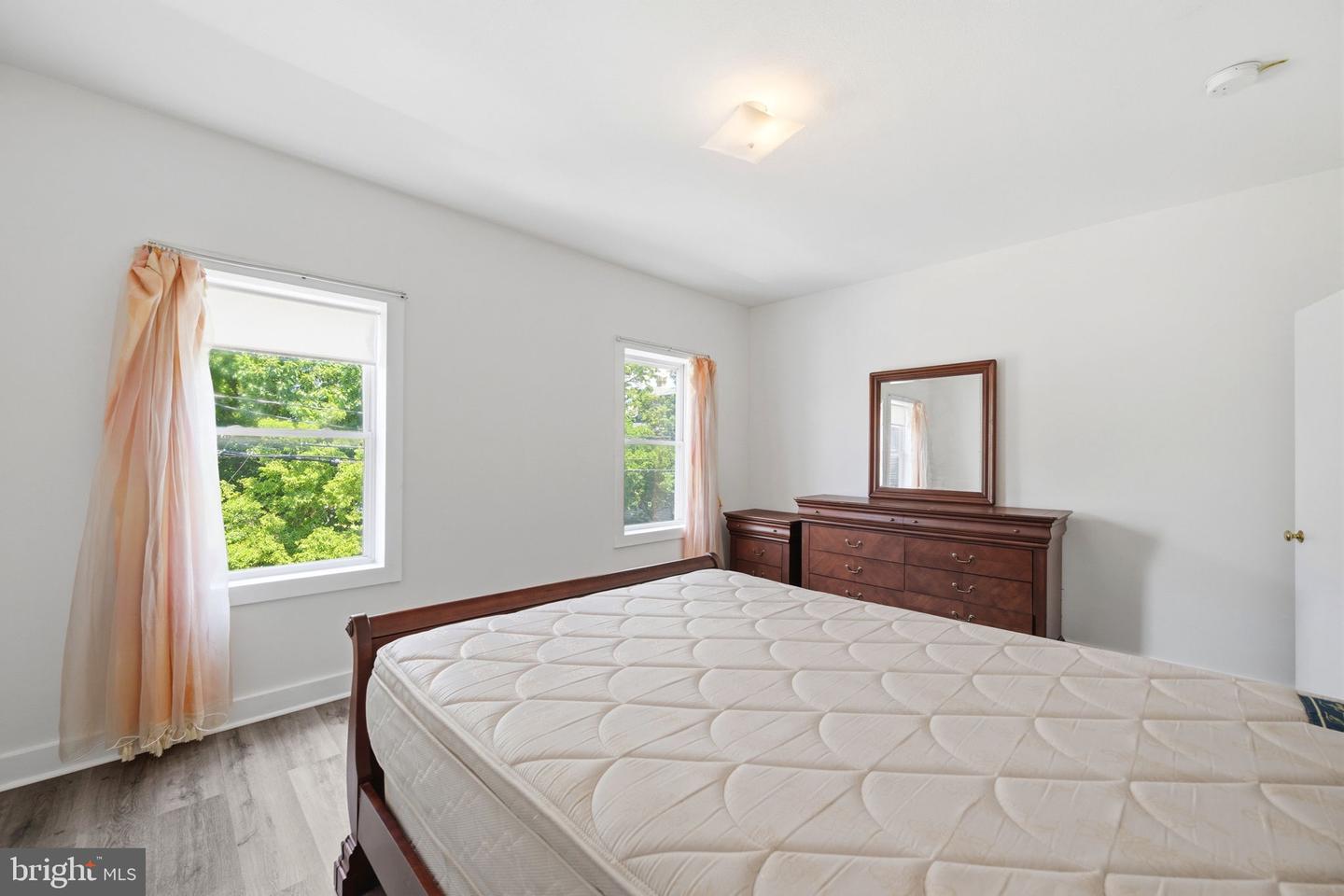 330 Somerset St Property Photo 21