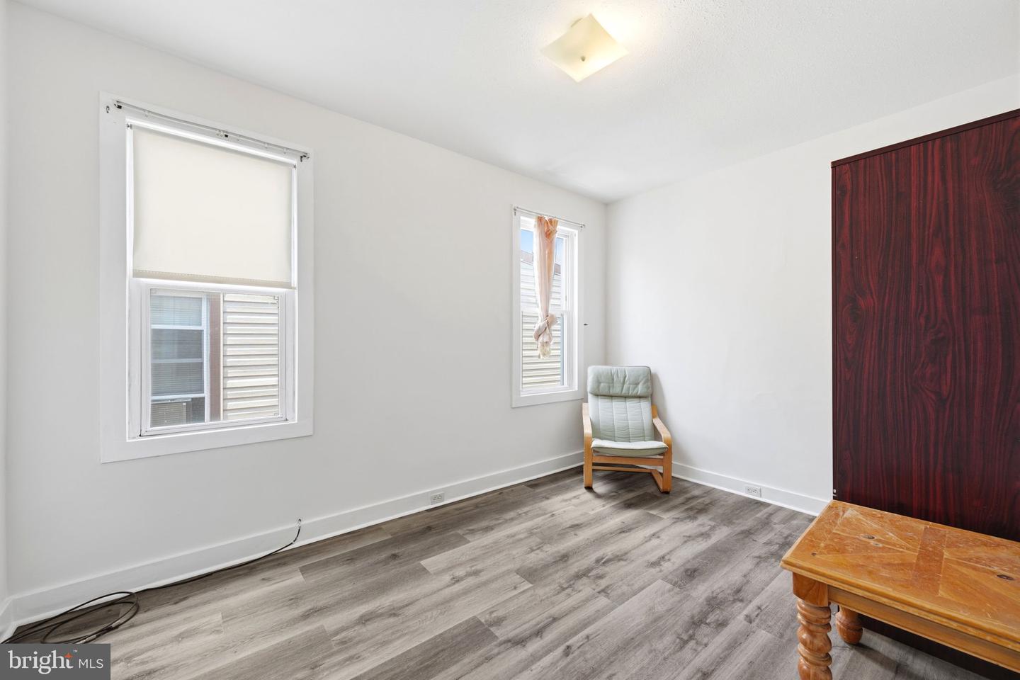 330 Somerset St Property Photo 23