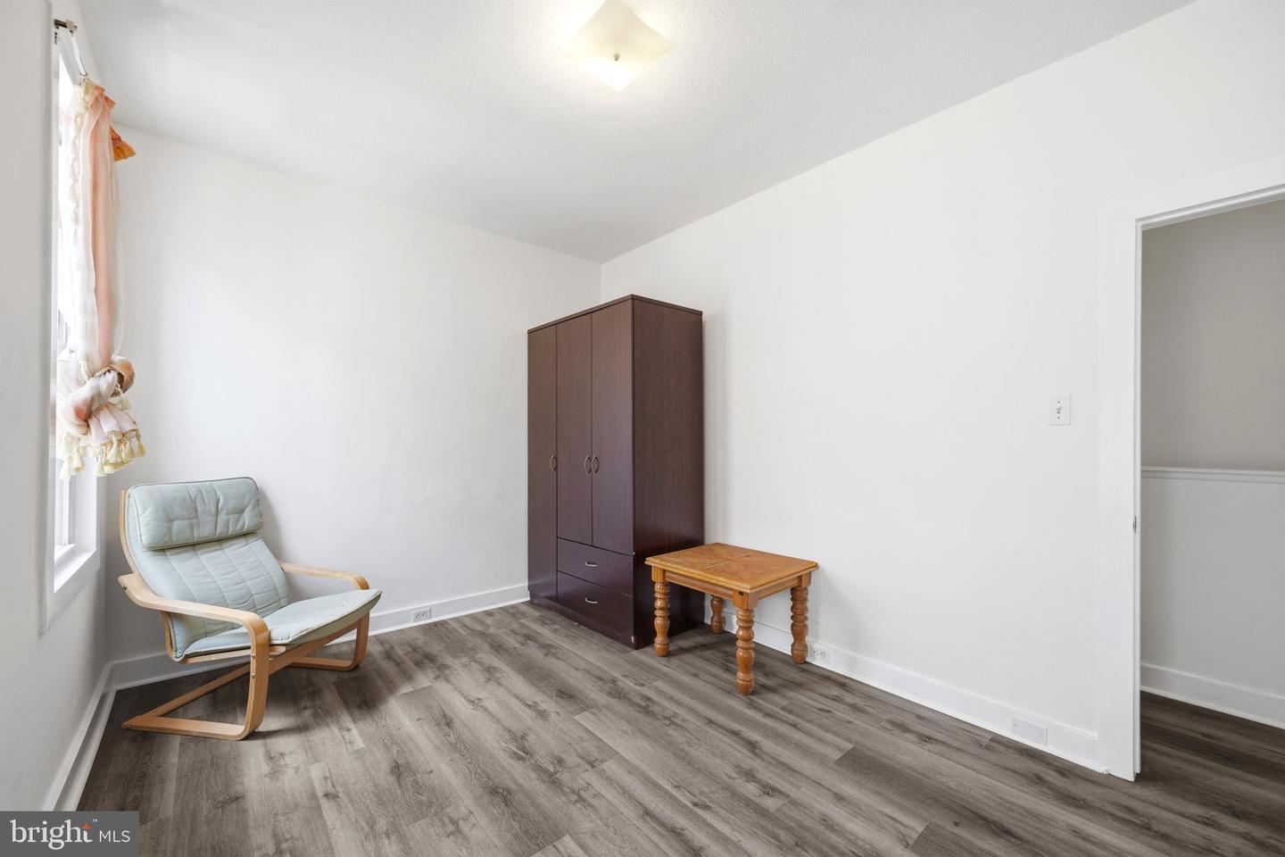 330 Somerset St Property Photo 24
