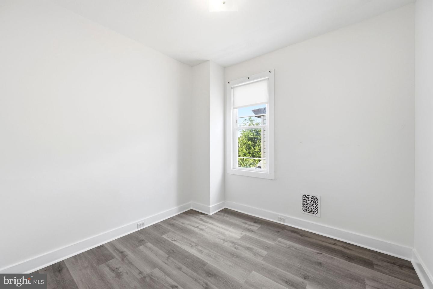 330 Somerset St Property Photo 29