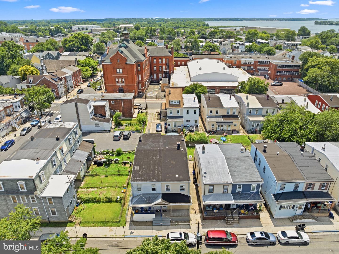 330 Somerset St Property Photo 41