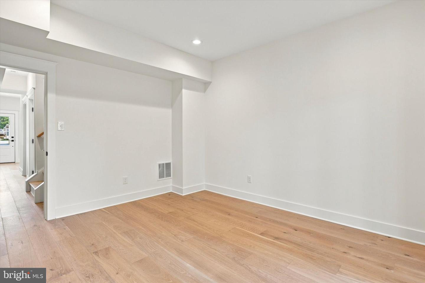 27 Wilkins Ave Property Photo 9