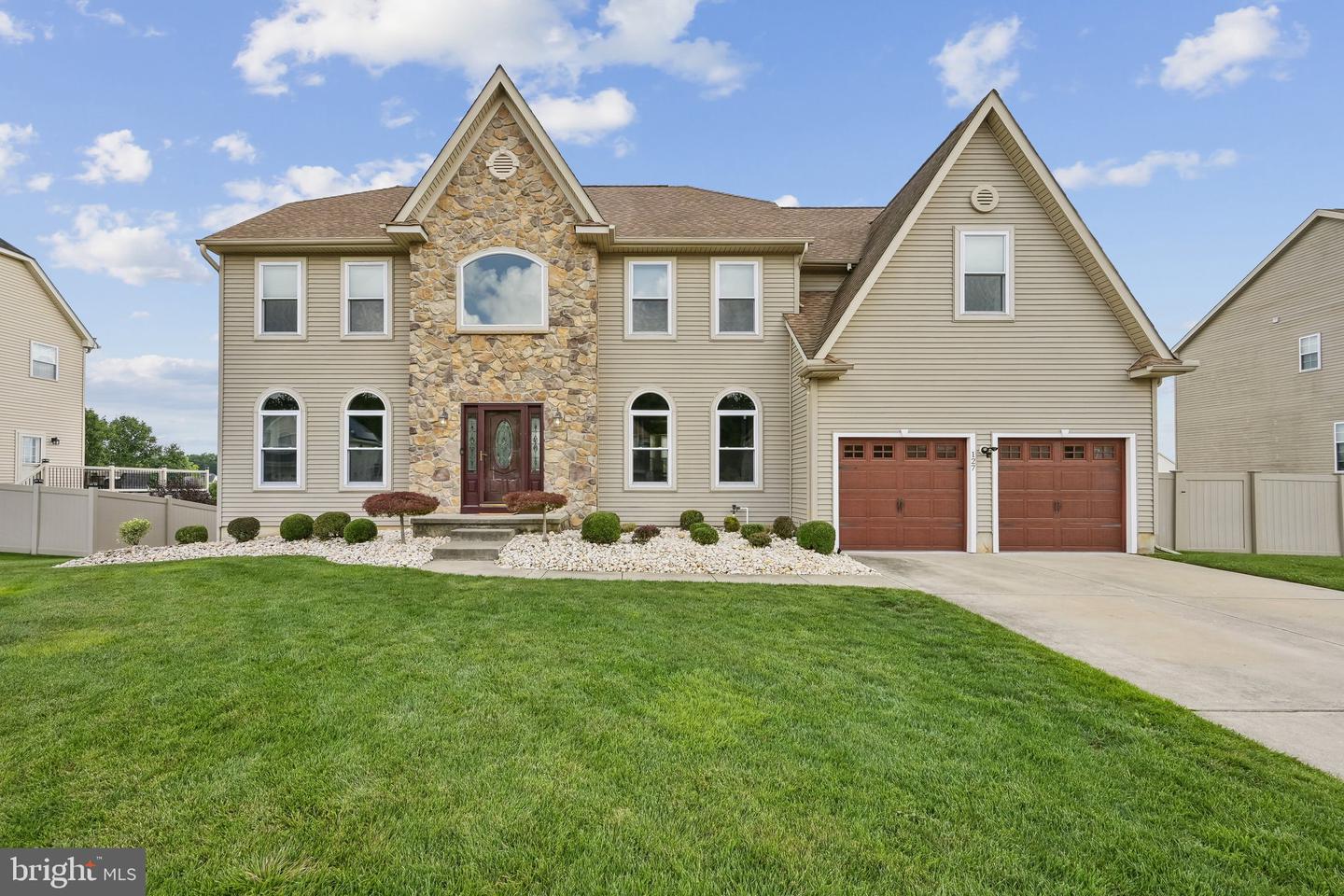 127 White Cedar Dr Property Photo 1