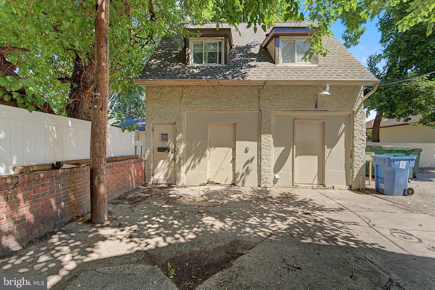 607 W Maple Ave Property Photo 4