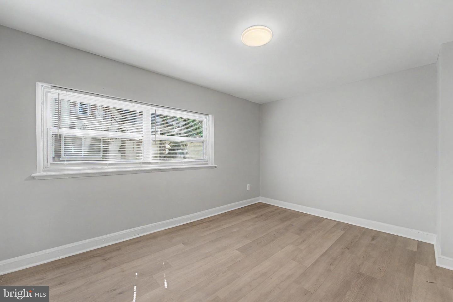 607 W Maple Ave Property Photo 8