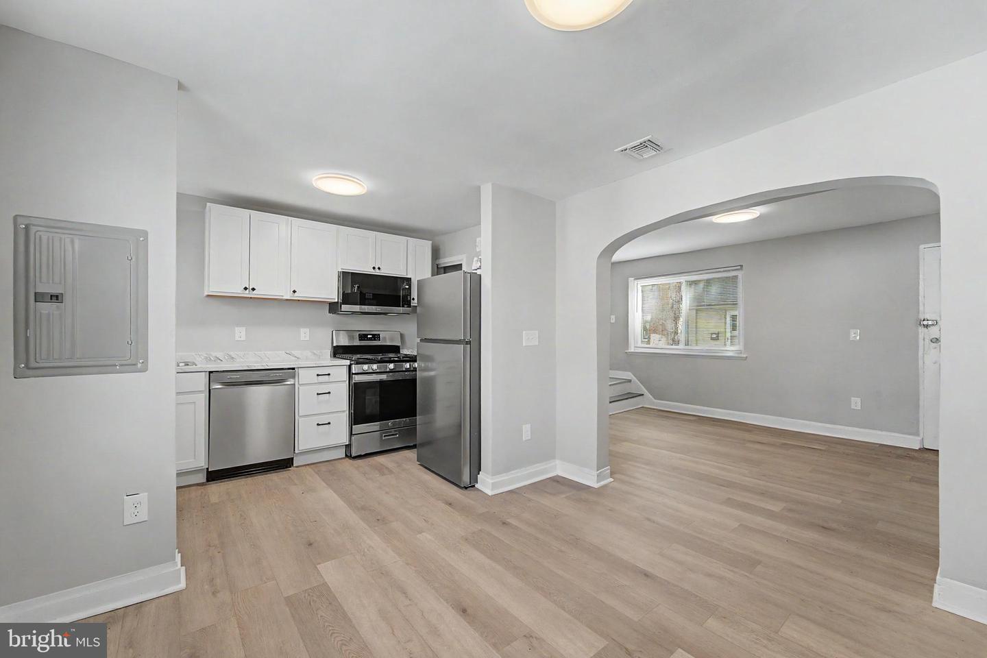 607 W Maple Ave Property Photo 13
