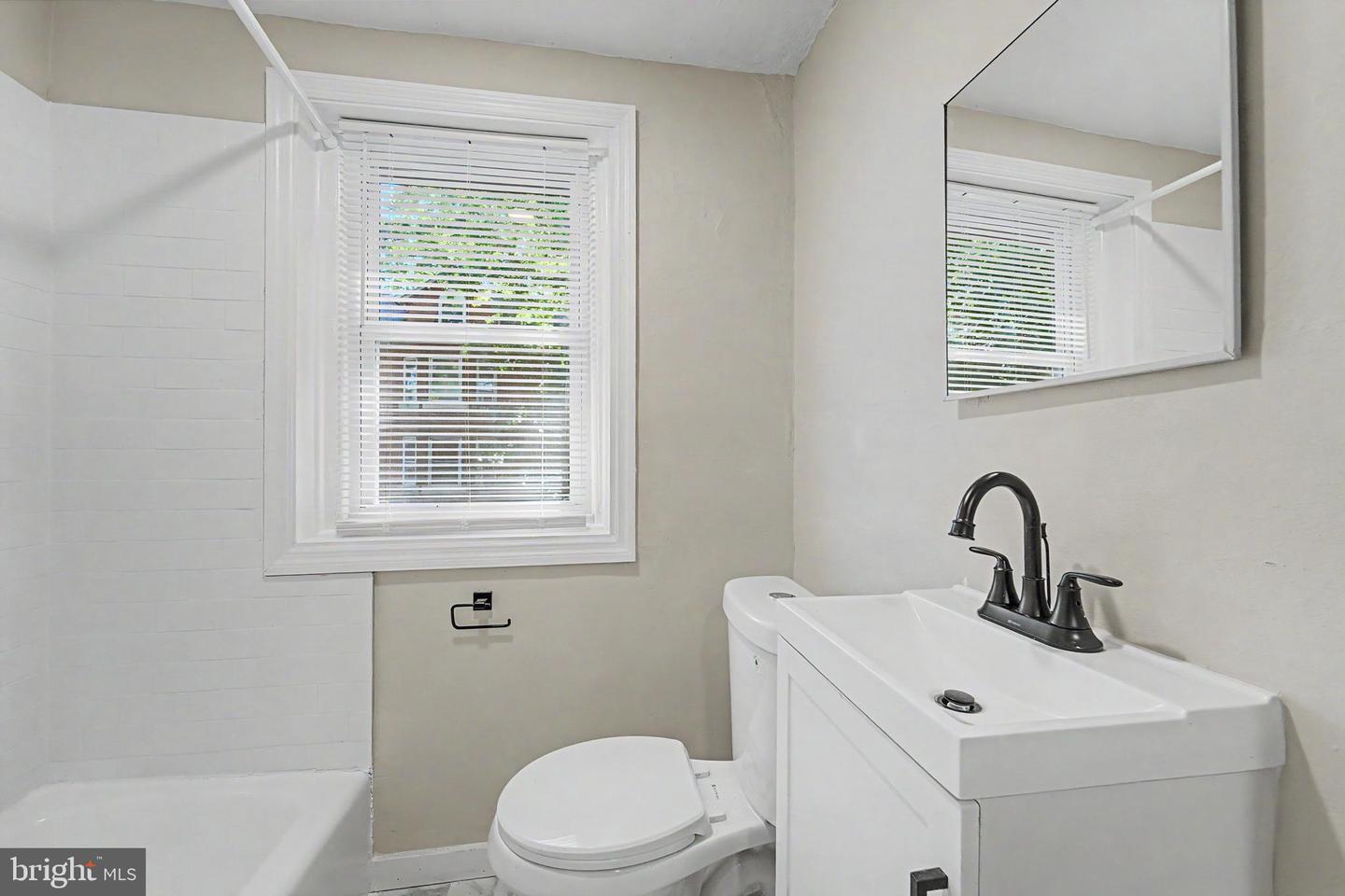 607 W Maple Ave Property Photo 15