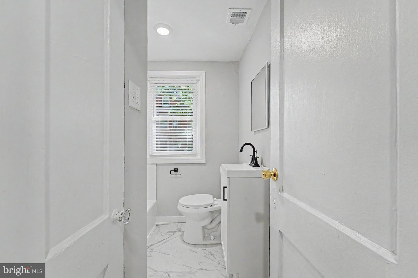 607 W Maple Ave Property Photo 16