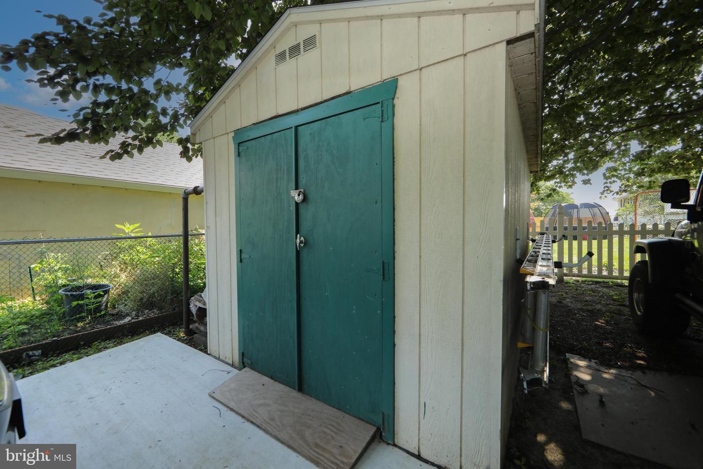 136 Lincoln Avenue Property Photo 6