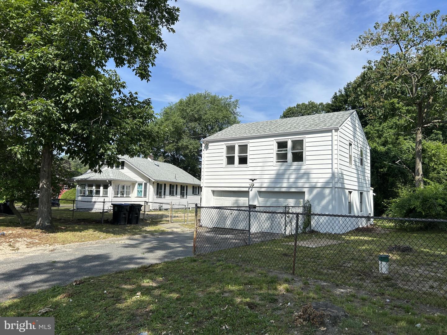 452 Raritan Ave Property Photo 2