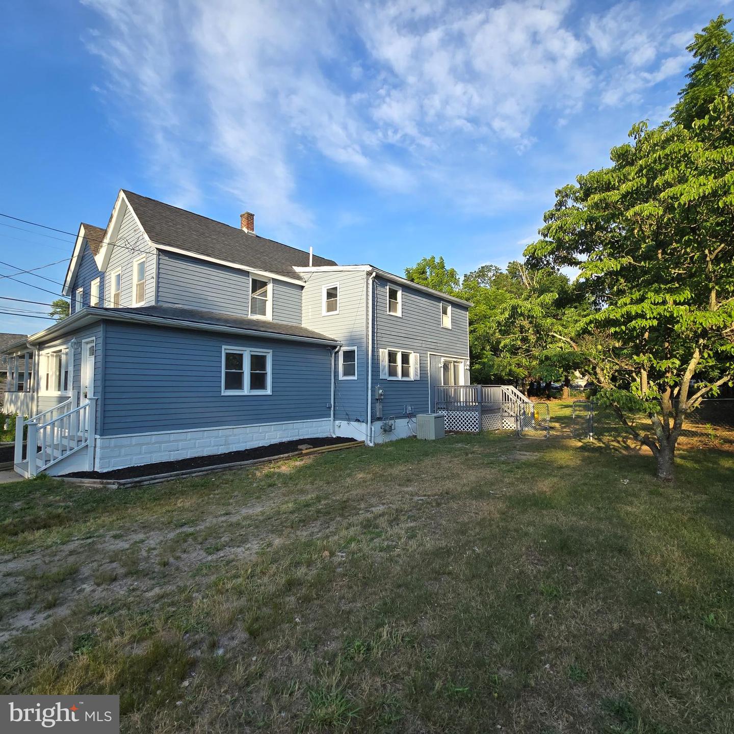 433 E Maple Ave Property Photo 2