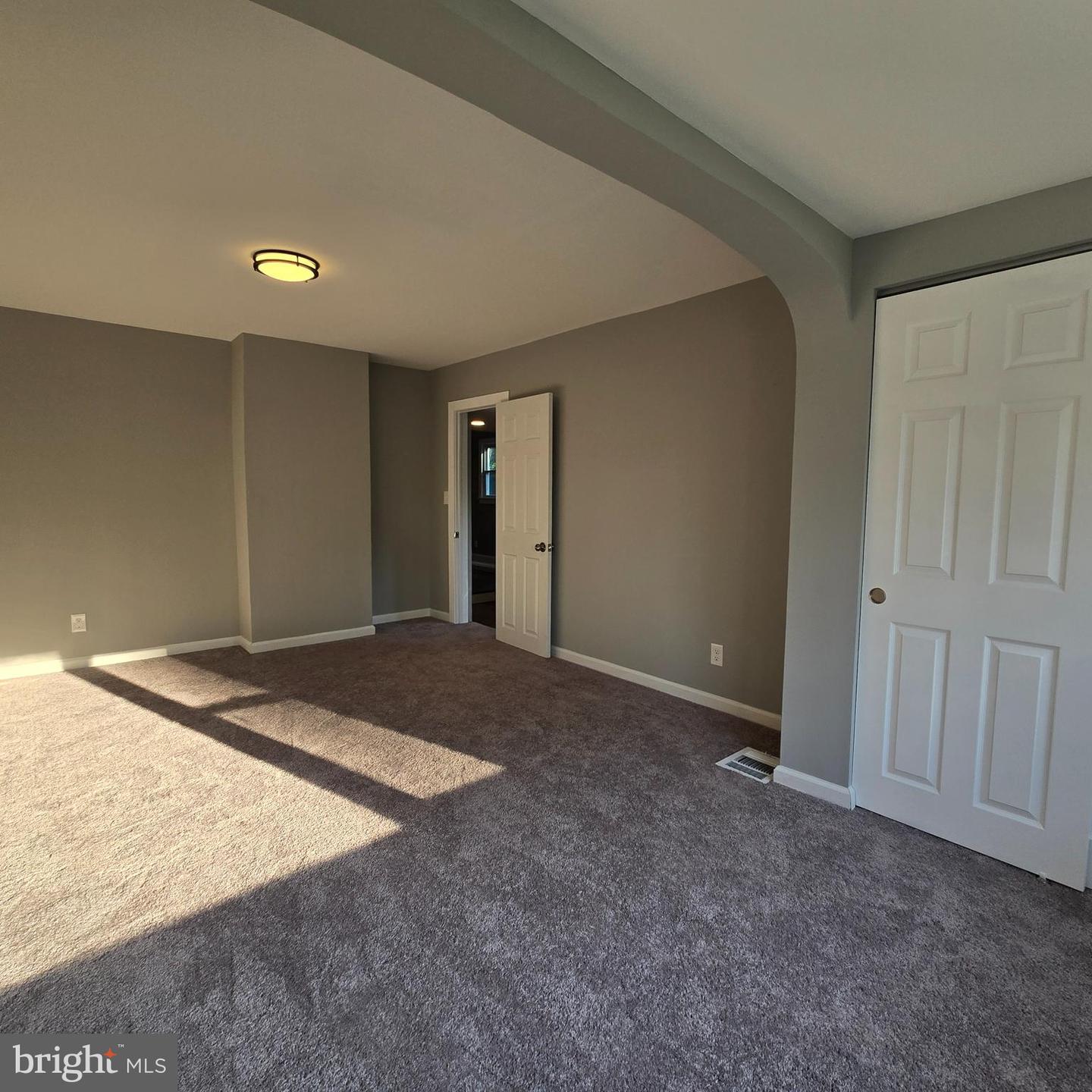 433 E Maple Ave Property Photo 7