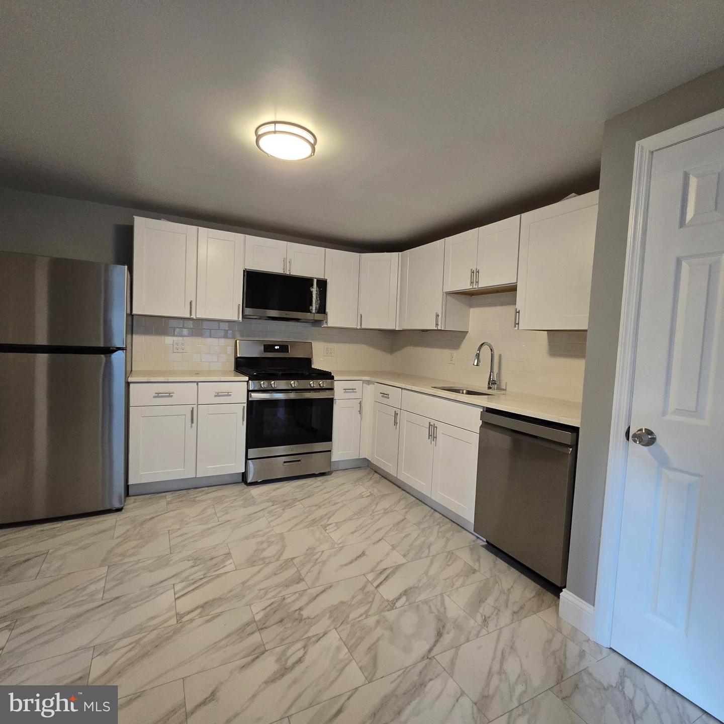 433 E Maple Ave Property Photo 16