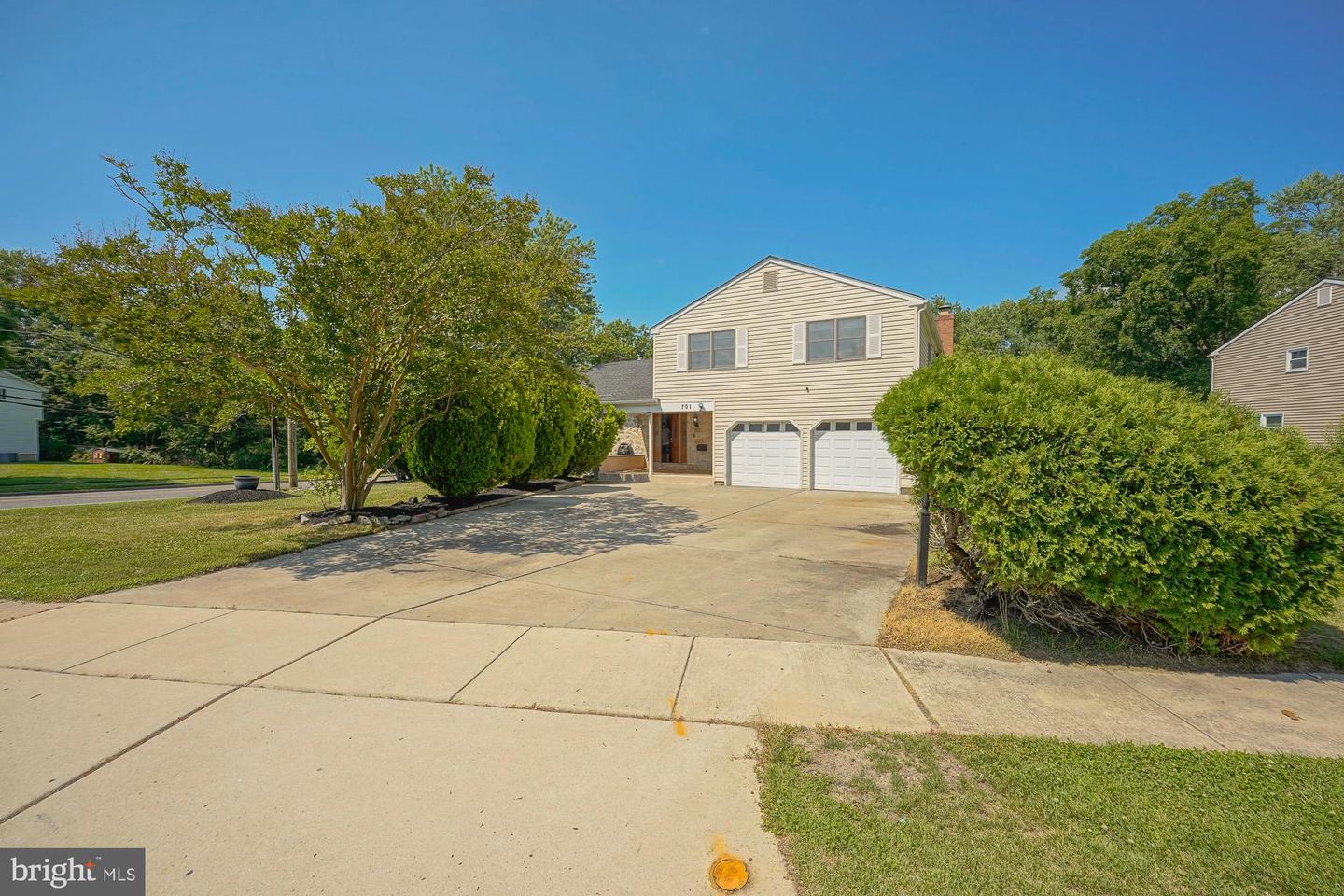 701 Crestbrook Ave Property Photo 1