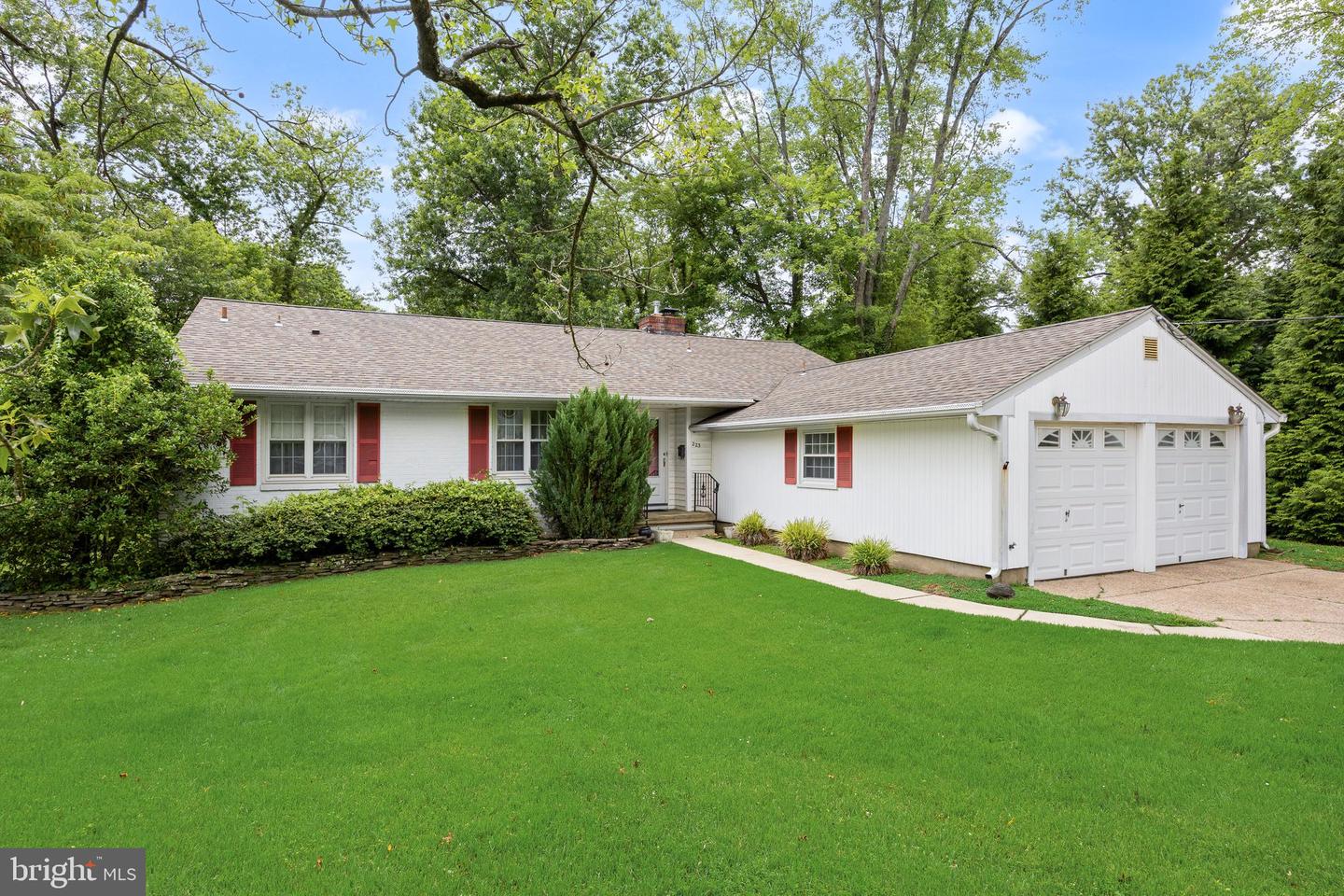 223 Dickens Ct Property Photo 1