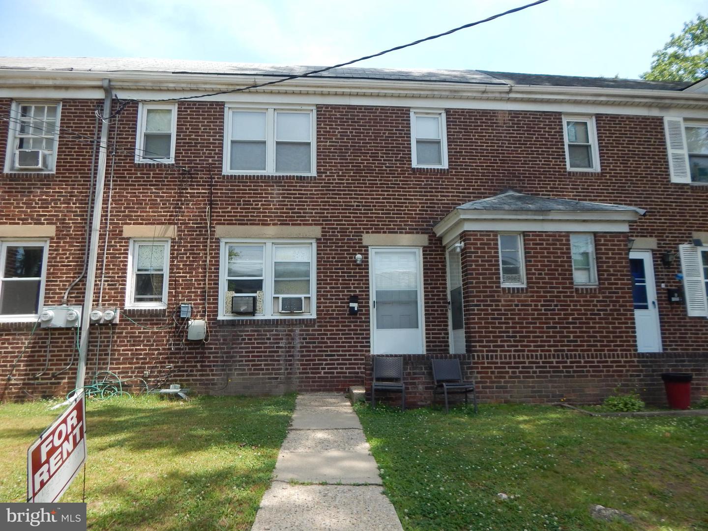 1906 46TH ST Property Photo 1