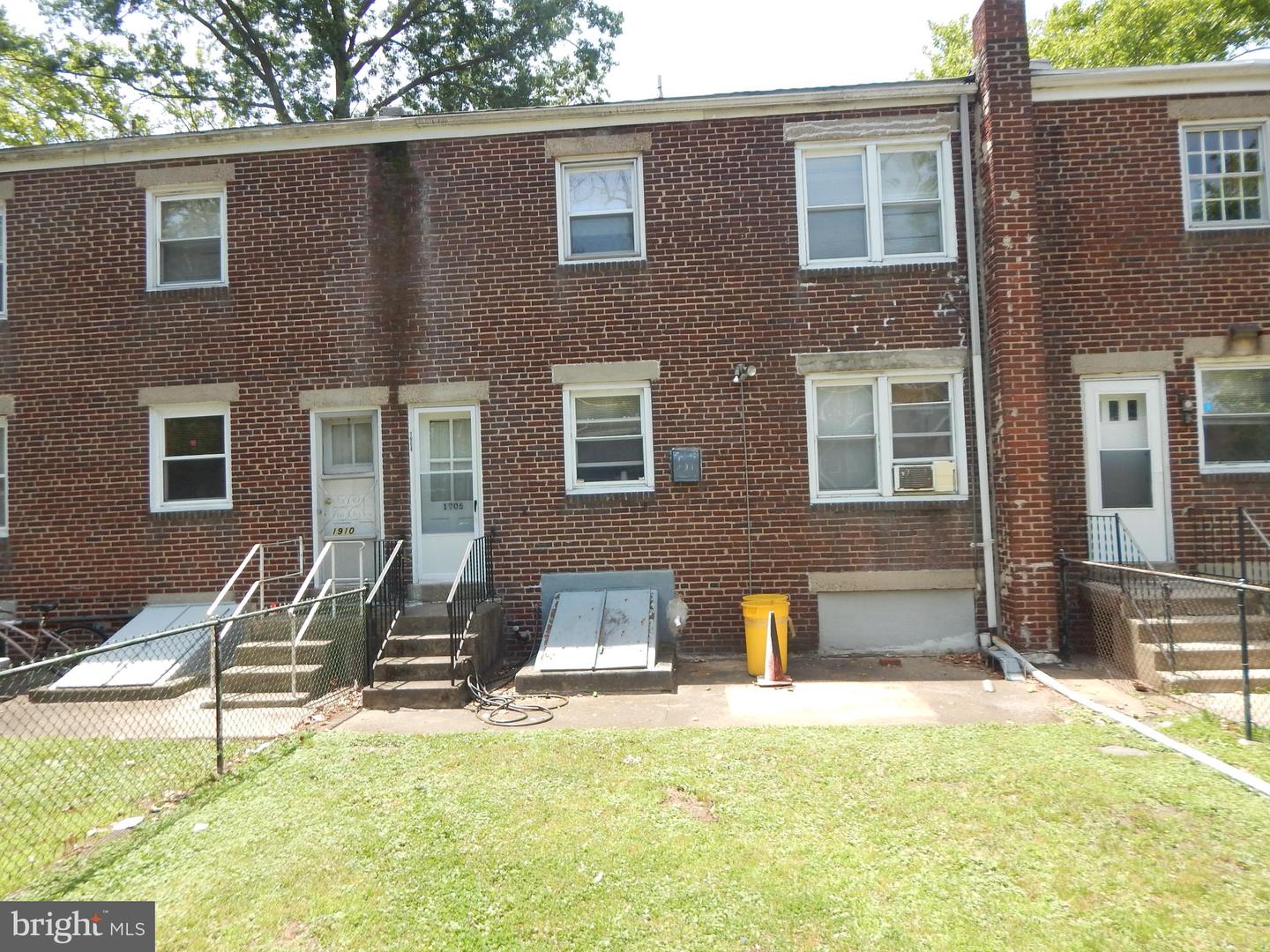 1906 46th St Property Photo 2