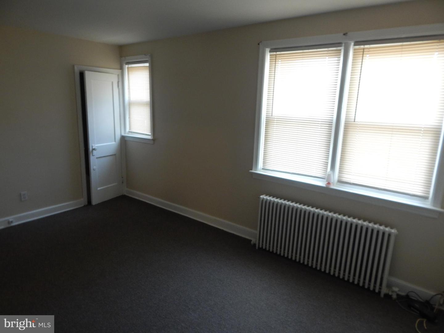 1906 46th St Property Photo 5