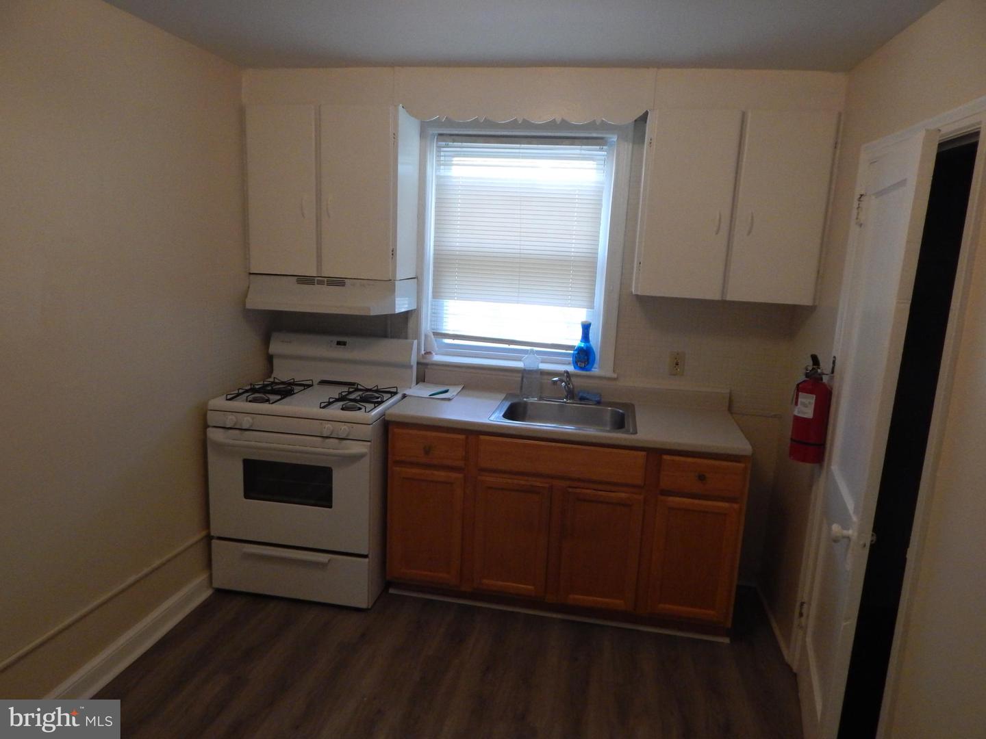 1906 46th St Property Photo 6