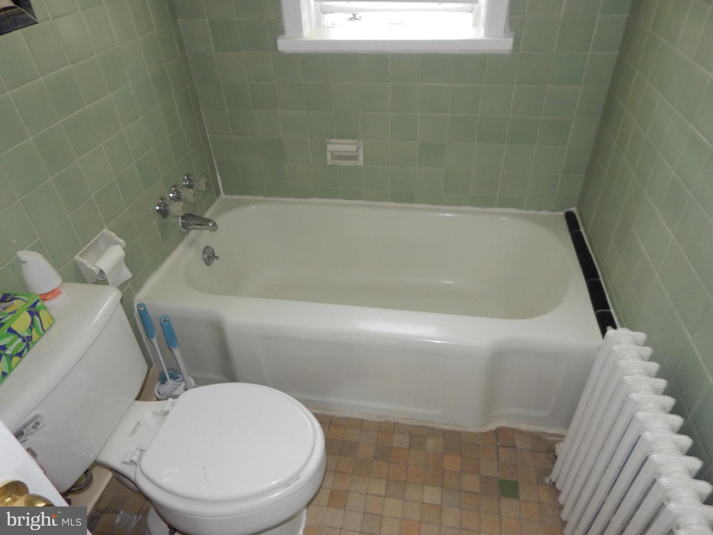 1906 46th St Property Photo 8