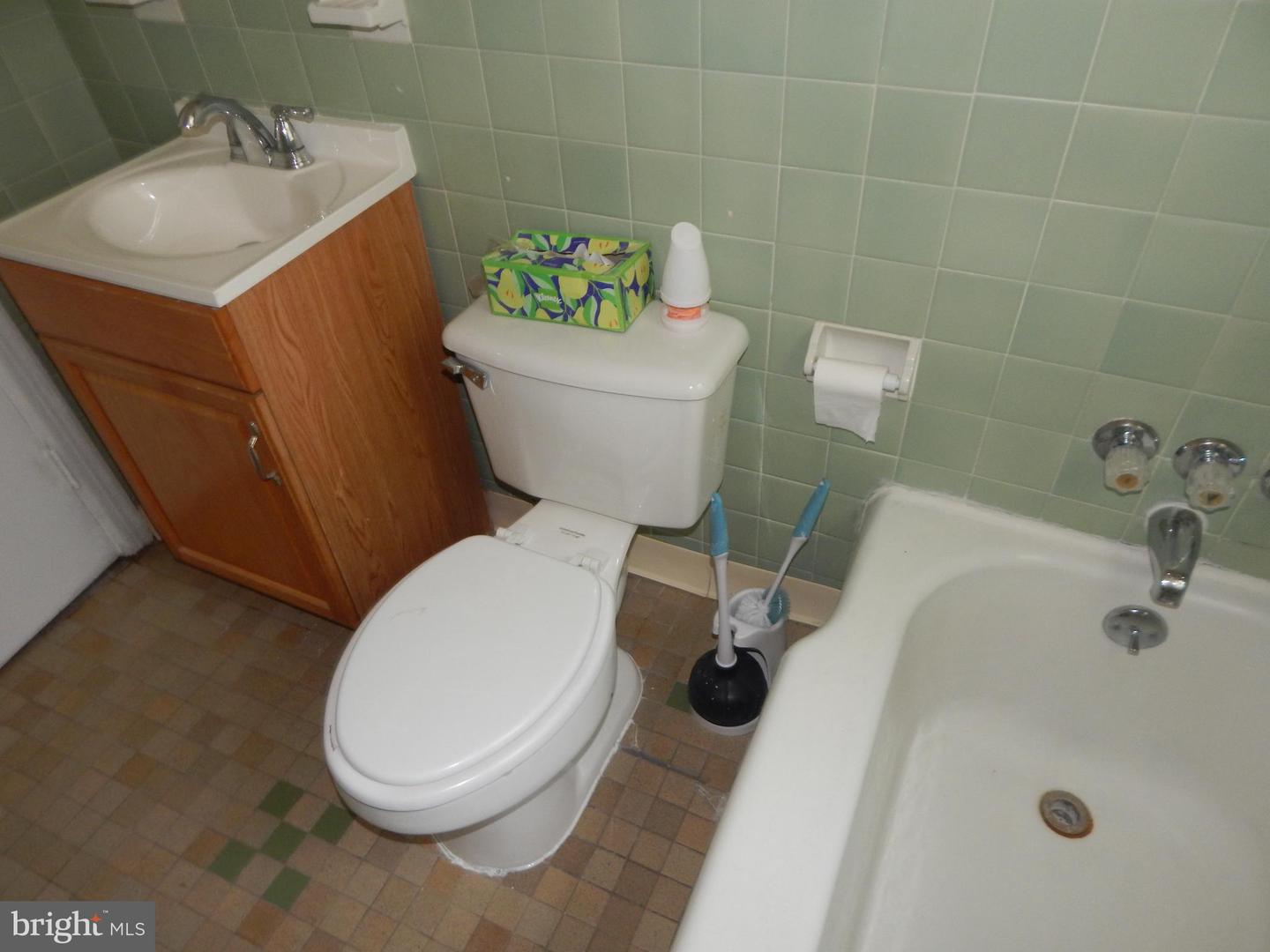 1906 46th St Property Photo 9