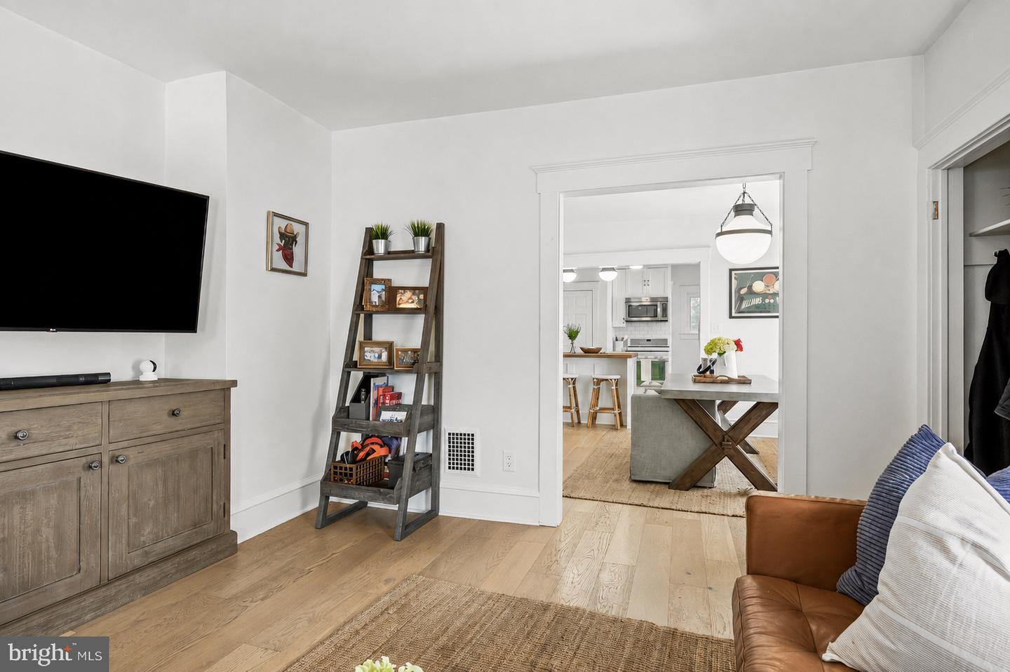 20 E Walnut Property Photo 9