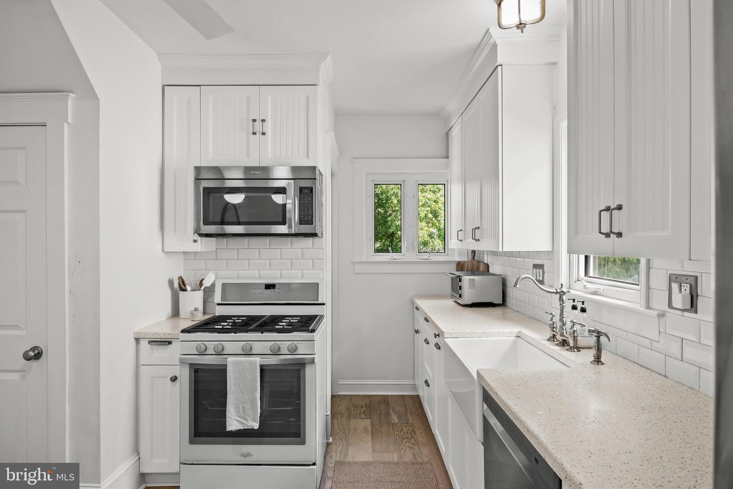 20 E Walnut Property Photo 17