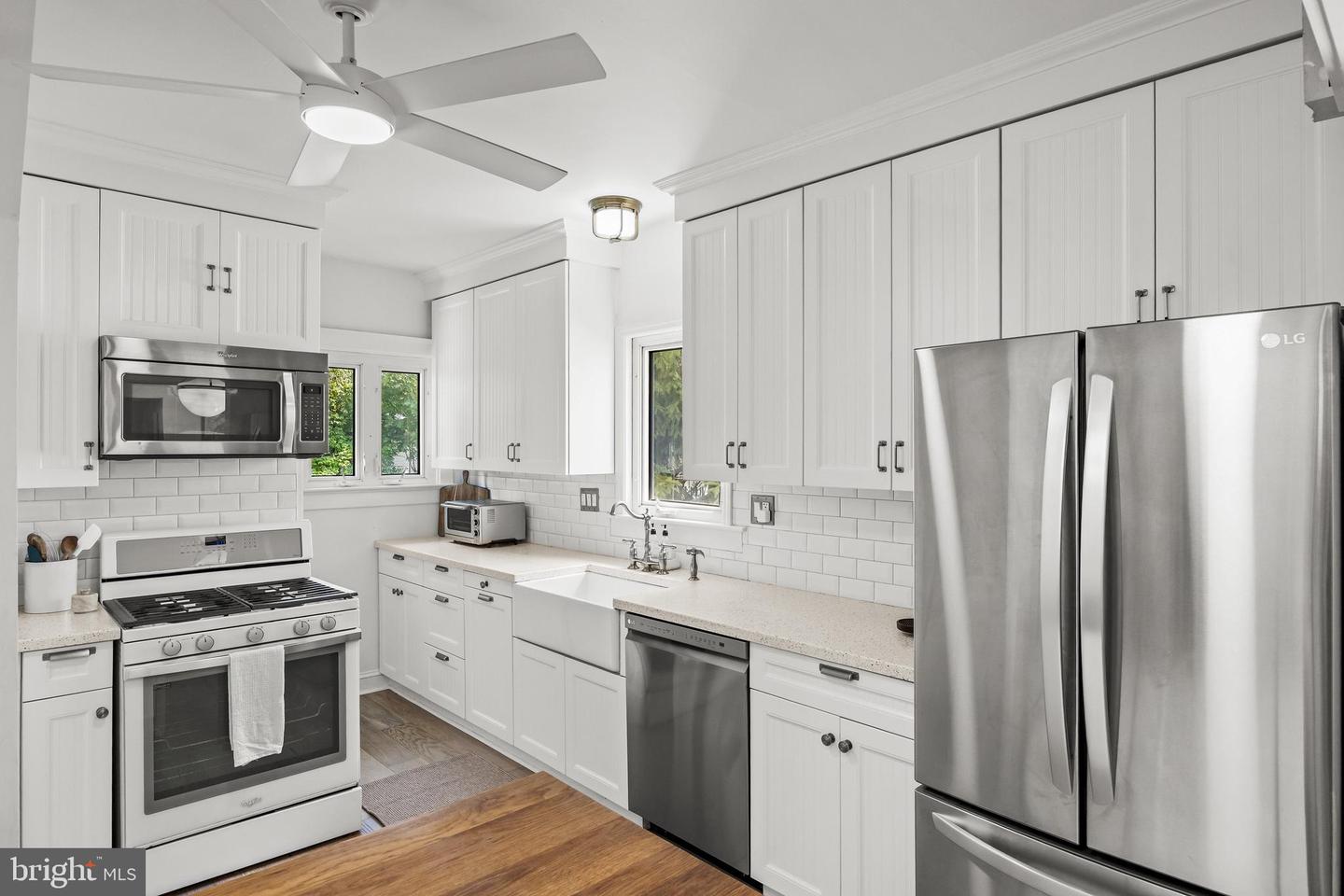 20 E Walnut Property Photo 18