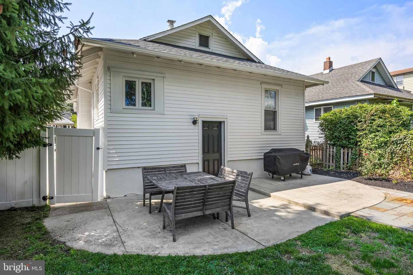 20 E Walnut Property Photo 32