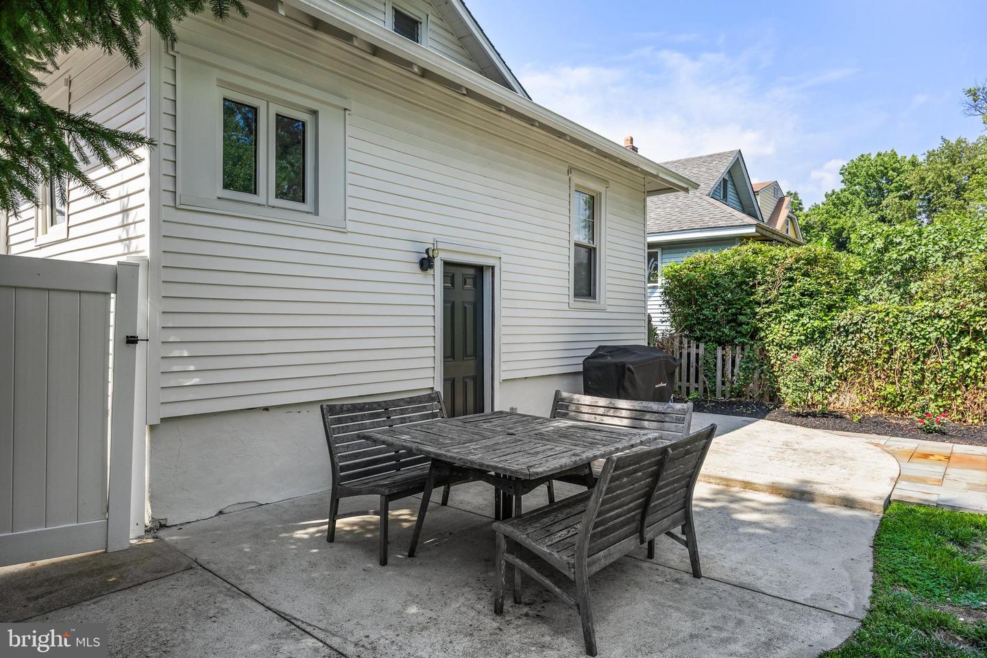 20 E Walnut Property Photo 33